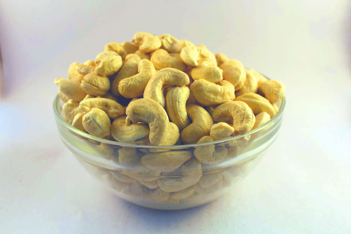 Cashew Whole (W320)