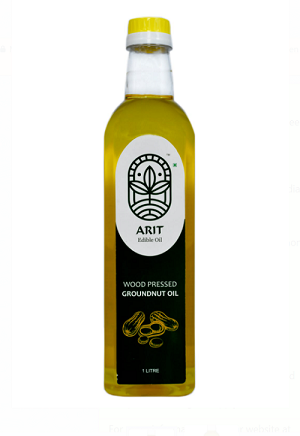 Wood pressed groundnut oil